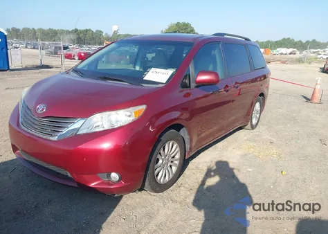 2014 Toyota Sienna Xle V6 8 Passenger z USA, uszkodzony, nr VIN 5TDYK3DC0ES472884